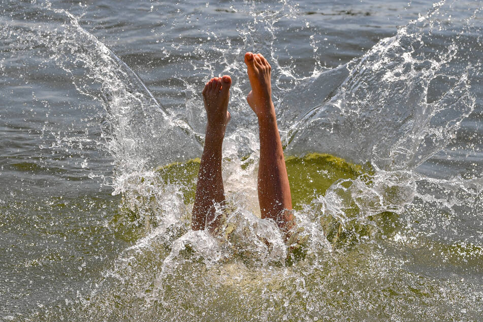 Niemals Kopfsprung in flache Gewässer: Jährlich enden geschätzt bis zu hundert Badeunfälle mit Querschnittlähmung. (Symbolbild)