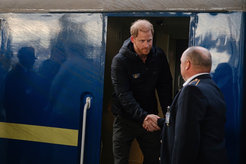 El príncipe Harry (40) viajó inesperadamente a Ucrania el viernes.