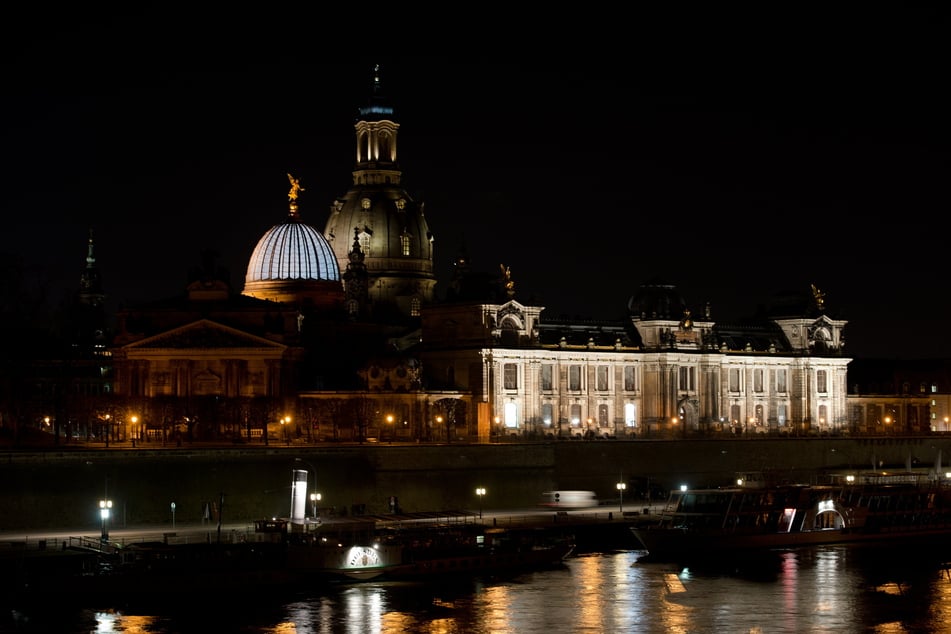 Zur heutigen "Earth Hour" bleibt manches Gebäude in Dresden dunkel.