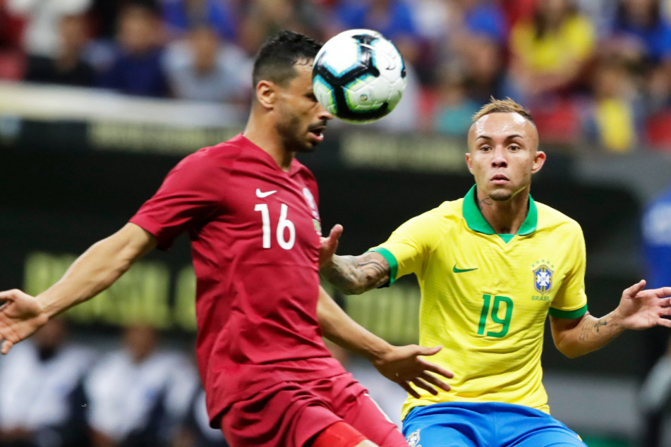 Everton (r.) hat bereits 14 Länderspiele (drei Tore) für Brasilien absolviert.