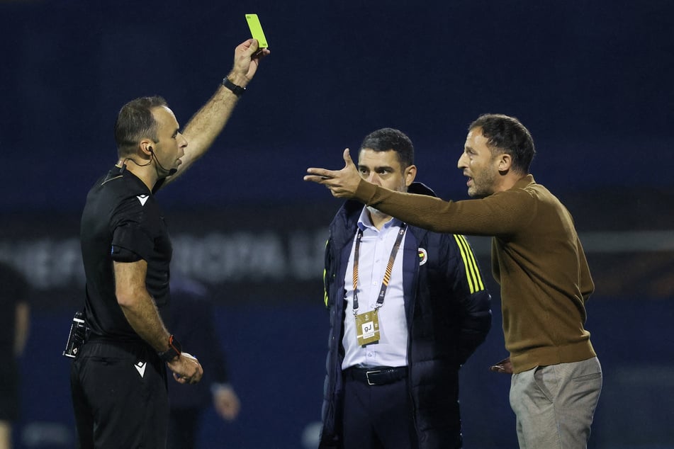 Die Amtszeit von Domenico Tedesco (40) in Istanbul könnte bald schon wieder zu Ende sein.
