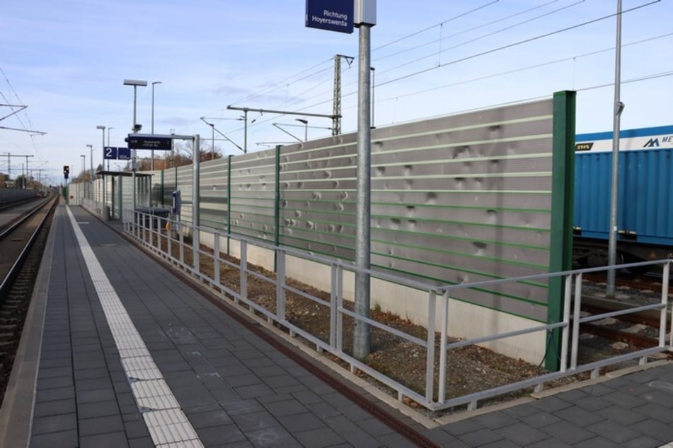 Unbekannte schlugen auf einer Breite von knapp 25 Metern zu.