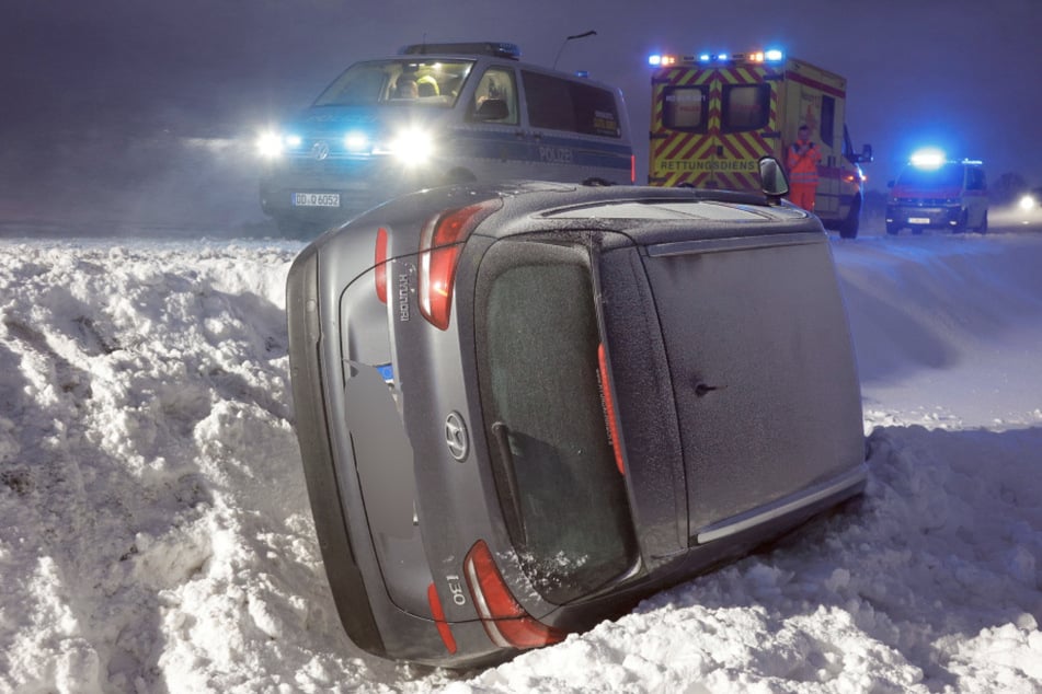 Eine Sperrung der B95 an der Unfallstelle wurde notwendig.