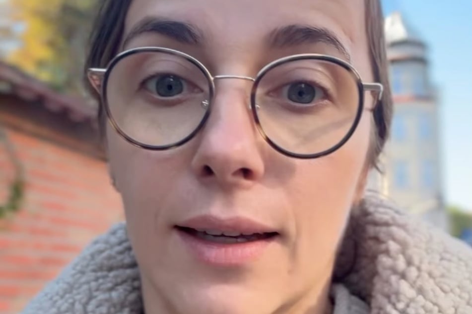 In einem hektischen Selfie-Video meldet sich Anna Heiser (35) in Sorge um ihr Geld für das Haus in Polen.