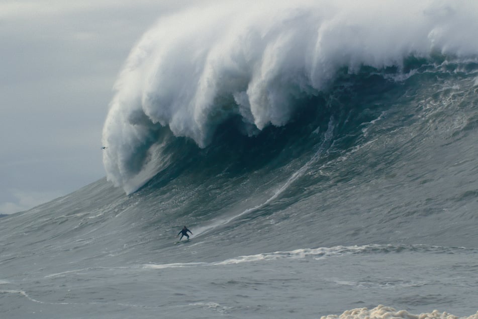"ON THE WAVE" nimmt die Zuschauer mit auf eine emotionale und beeindruckende Reise.