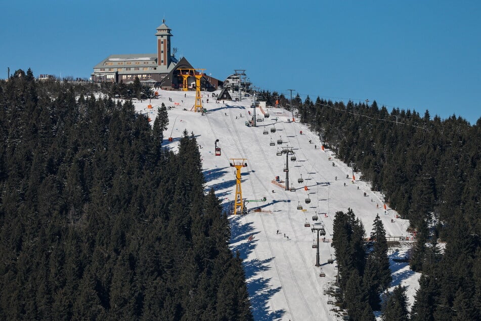 Der Wintersport ruft - so unter anderem in Oberwiesenthal am Fichtelberg. (Archivbild)