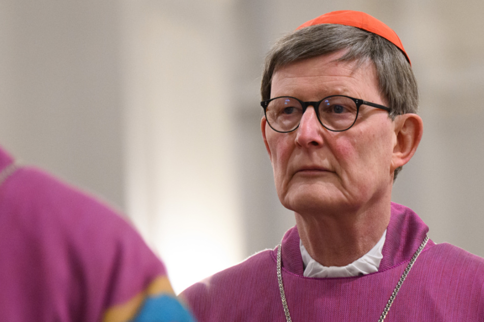 Dem Kölner Skandal-Kardinal kommt die Verzögerung im Rahmen der Ermittlung gegen ihn wohl gelegen.