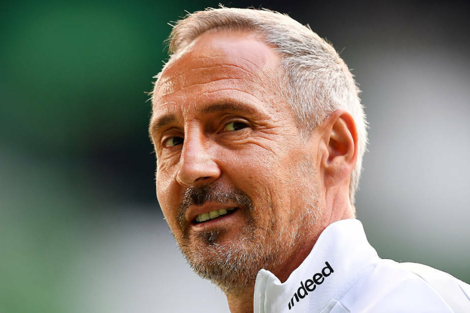 Was die personelle Situation von Eintracht Frankfurt angeht, darüber muss sich Trainer Adi Hütter gerade keine Sorgen (Archivbild).