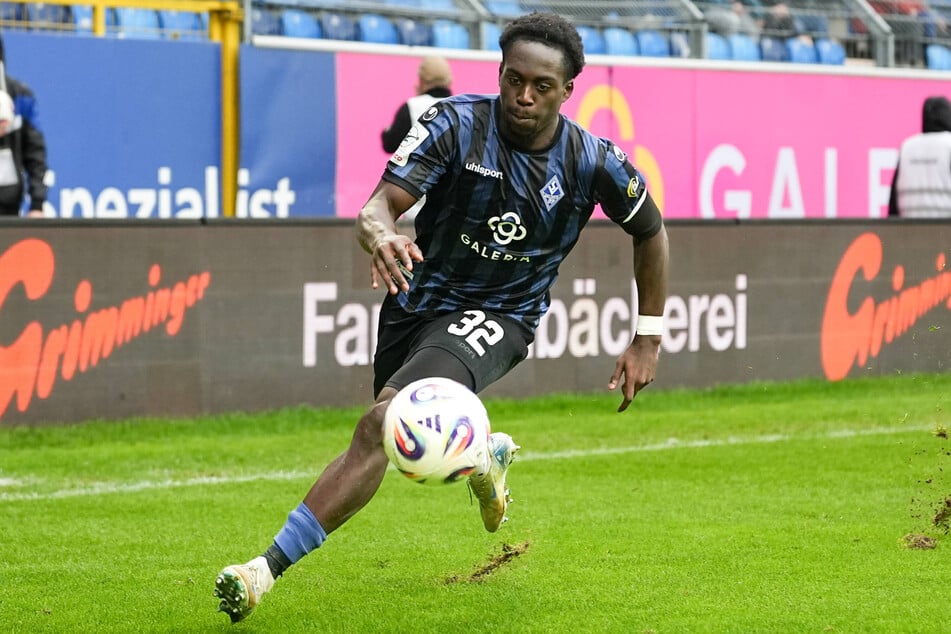 Aues Abwehrleute bekommen Videos ihrer Gegenspieler wie Kennedy Okpala (20) vorgespielt, um sich besser vorbereiten zu können.