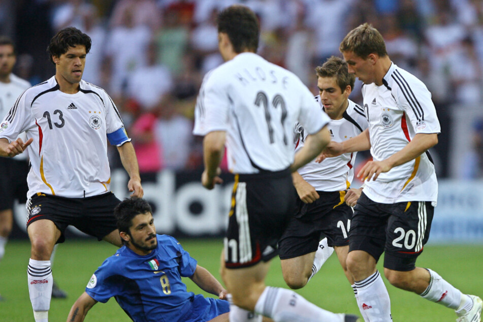 Bei der WM 2006 in Deutschland lief die DFB-Elf mit Trikots im "Teamgeist"-Design auf.
