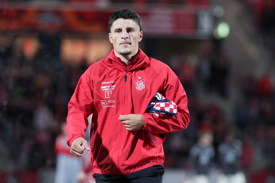 FSV-Spieler Veron Dobruna (26) saß beim Bezirksderby auf der Tribüne. Seine Trainings- und Spielleistung überzeugten den Trainer nicht.