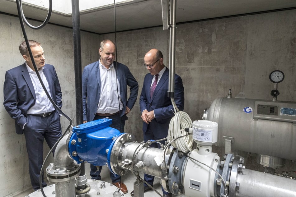 Für SachsenEnergie-Vorstand Frank Brinkmann (55, v.l.), OB Dirk Hilbert (51, FDP) und Staatskanzlei-Chef Oliver Schenk (55, CDU) steht fest, dass die Wasser-Kapazitäten in Dresden erweitert werden müssen.