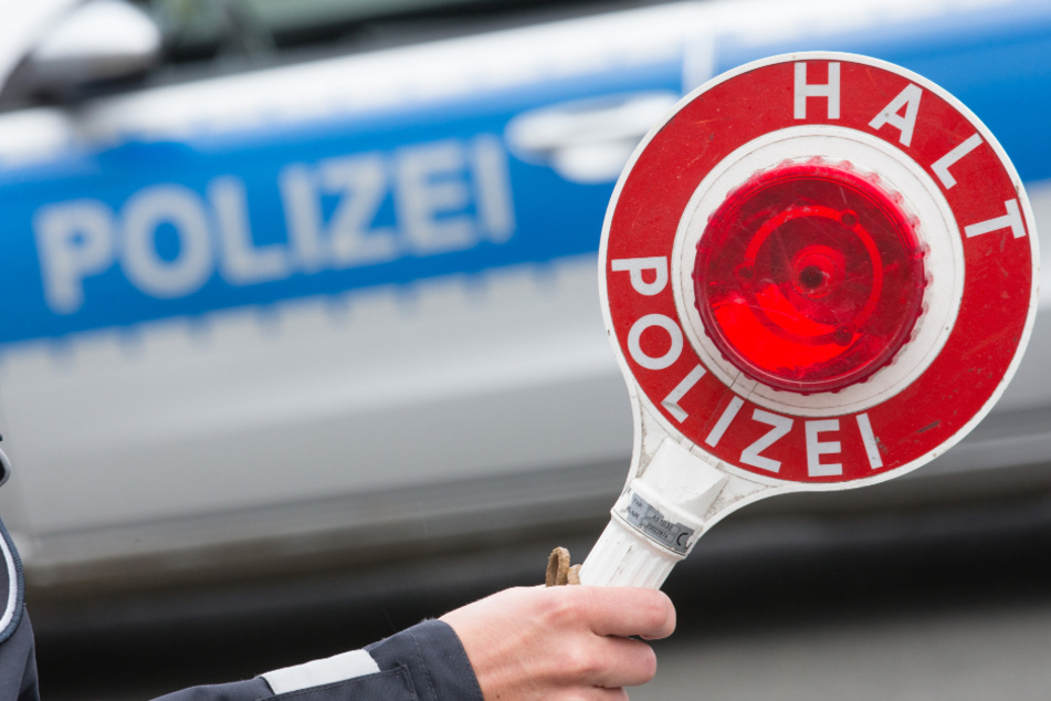 Die Polizei stoppte den 28-jährigen Fahrer in Tempelhof-Schöneberg. (Symbolbild)