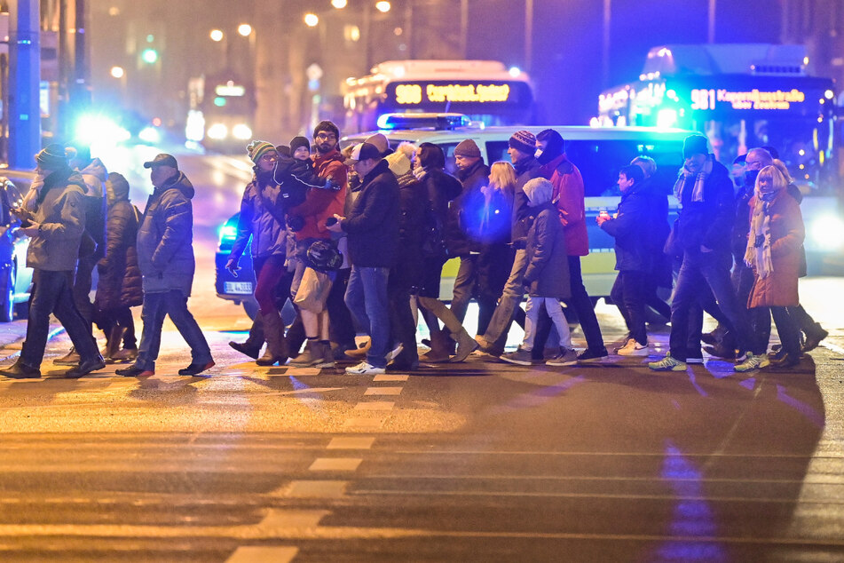 "Spaziergänger" entlarvt: Corona-Protestmärsche sind strafbar!