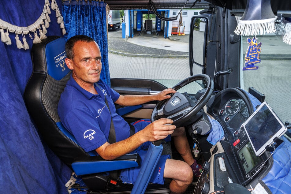 Im Führerhaus seines 14,5-Tonners muss der Trucker mit viel Fingerspitzengefühl agieren.