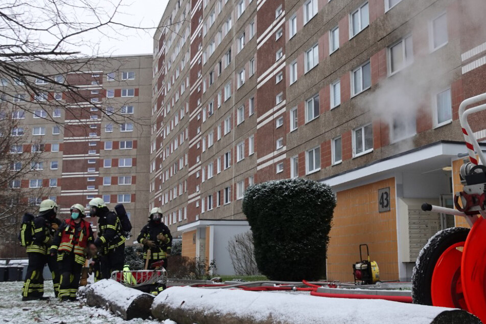 Leipzig: Feuer in Leipzig-Grünau: 15-Jähriger nach Wohnungsbrand im Krankenhaus