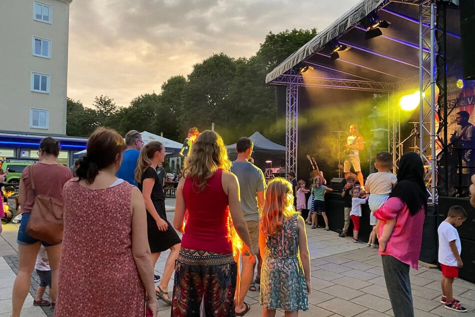 Das mehrtägige Borsbergstraßenfest mit Bühnenprogramm und Livemusik hatte sich zum Höhepunkt für Jung und Alt auf der bekannten Einkaufsmeile entwickelt.