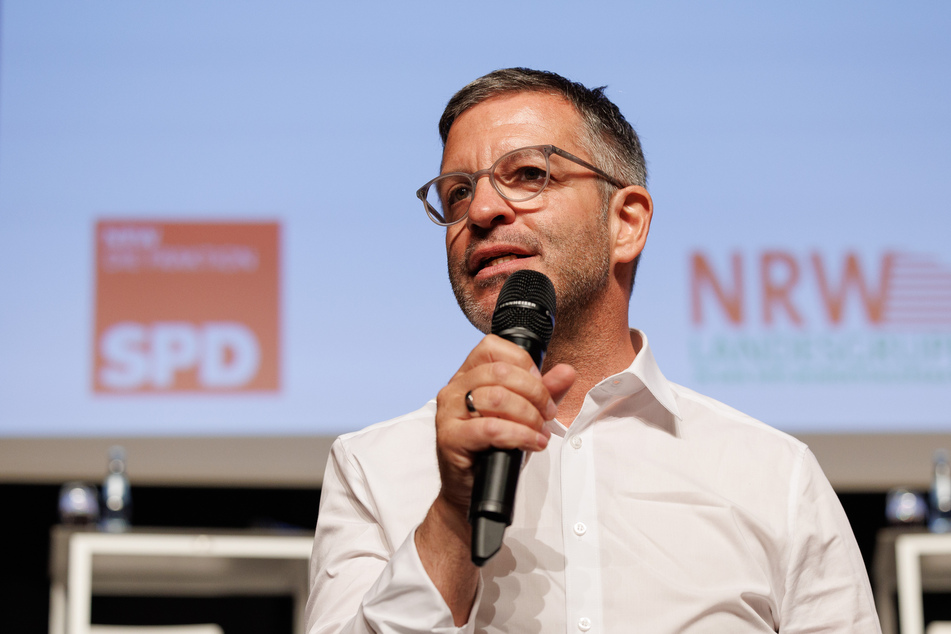 SPD-Interimsvorsitzender Marc Herter (48, im Foto) hat Ministerpräsident Hendrik Wüst (47, CDU) wegen der Flüchtlingspolitik kritisiert.
