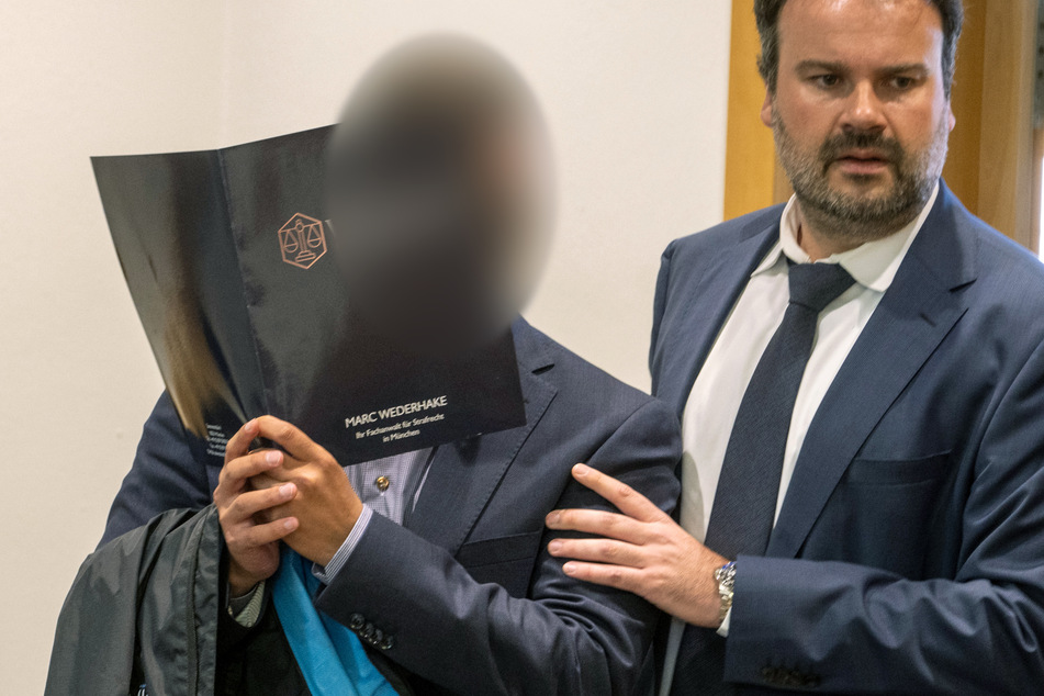 Rechtsanwalt Marc Wederhake (r.) verteidigte den Angeklagten.