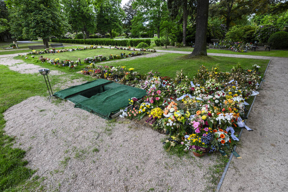 Ein anonymes Gemeinschaftsgrab auf dem Hauptfriedhof in Zwickau ist die letzte Ruhestätte der Kult-Sächsin.