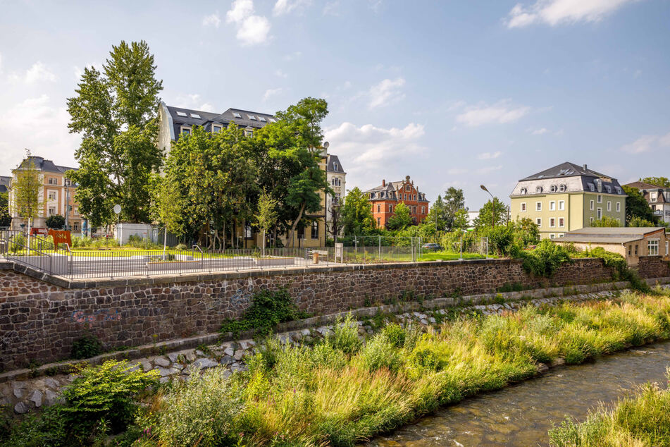 Durchdachter Freiraum: Die Weißeritz-Terrassen werden am Donnerstag offiziell eröffnet, sie sollen die Stadt im Sommer weniger zu einem Kessel machen.