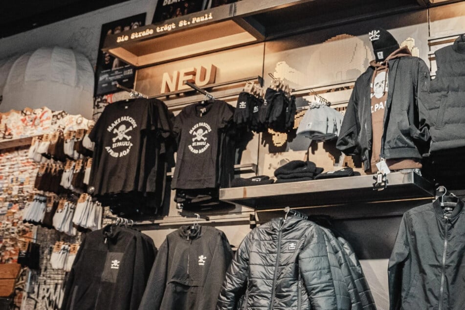 Zukünftig soll Merch des FC St. Pauli in einem rund 100 Quadratmeter großen Shop im Westfield Center verkauft werden.