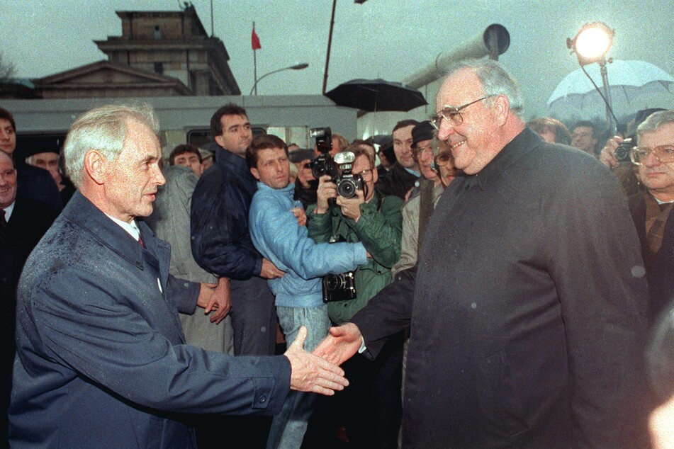 Dezember 1989: Modrow (l.) mit dem damaligen Bundeskanzler Helmut Kohl.