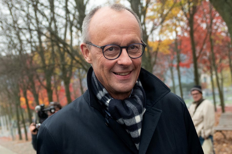 CDU-Kanzlerkandidat Friedrich Merz (68, CDU) hat gut Lachen. Seine Chancen auf die baldige Kanzlerschaft steigen und steigen.