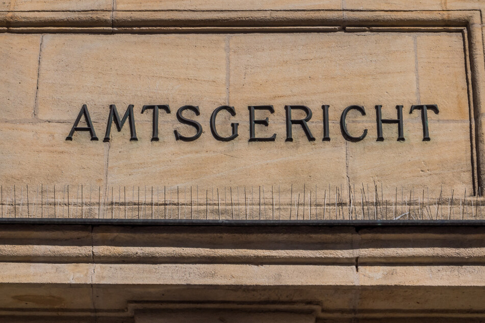 Drei Mitarbeiter eines Sicherheitsdienstes müssen sich vor dem Amtsgericht Halberstadt verantworten. (Symbolbild)