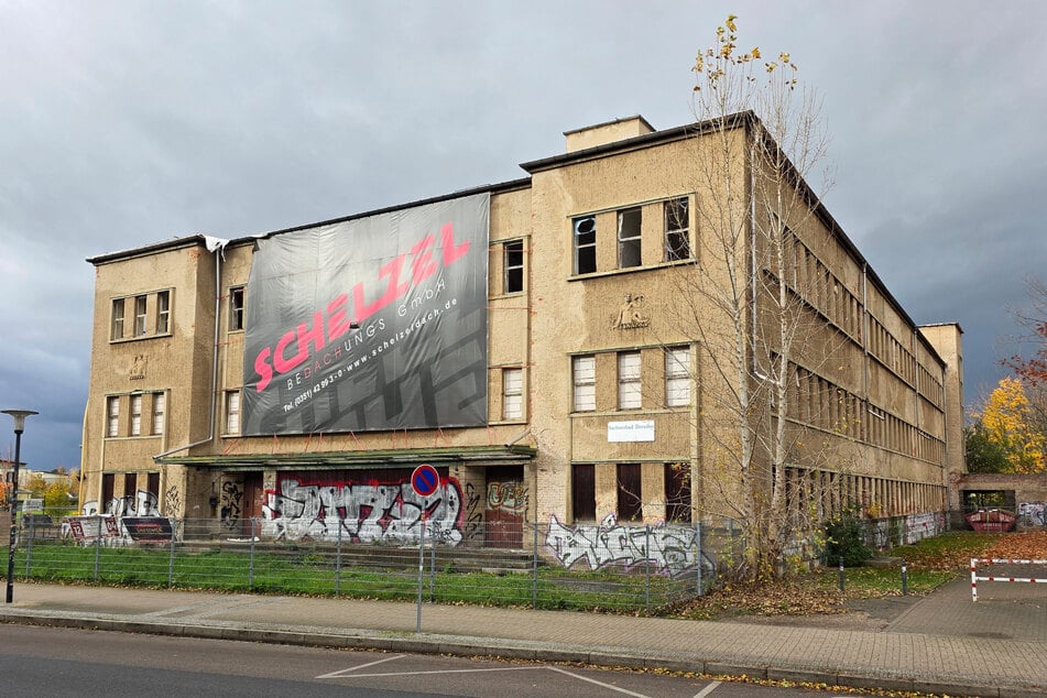 Das alte Sachsenbad ist eine Ruine, für viele Pieschener ein schwer zu ertragender Anblick.