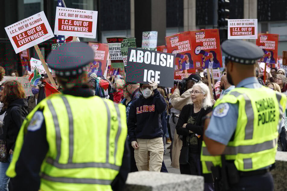 Residents of Chicago took to the streets in force against President Donald Trump's weaponizing of US Immigration and Customs Enforcement.