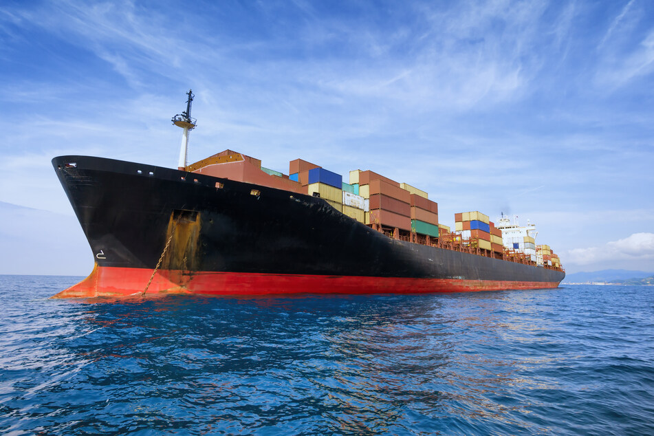 Ein Cargoschiff wurde Opfer eines Raubes. (Symbolbild)