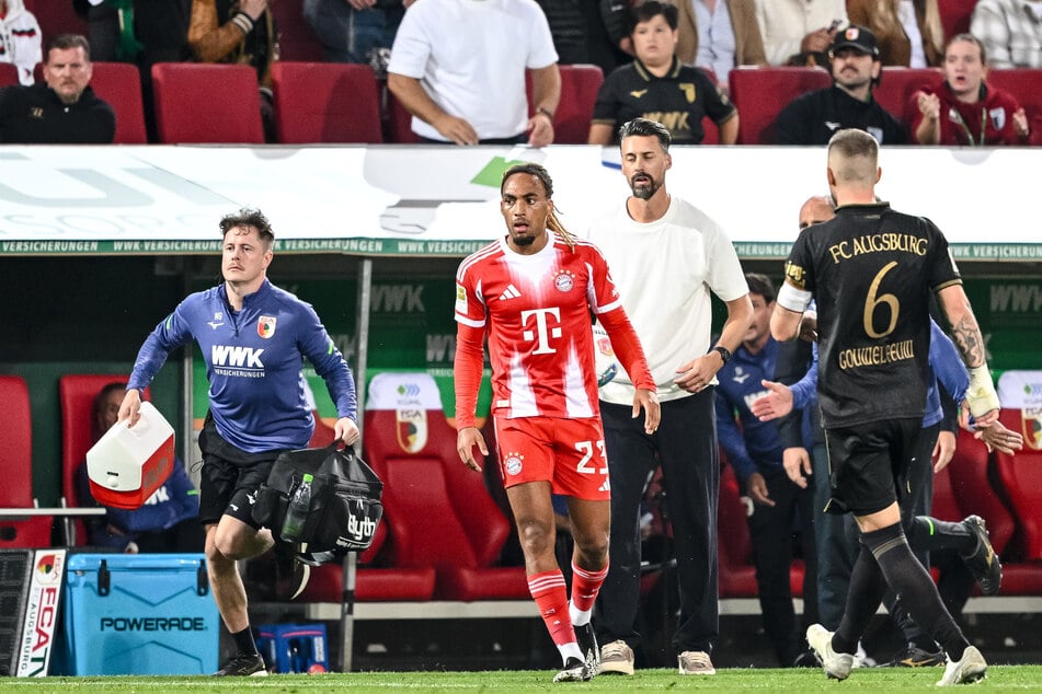 Das Verhalten von Sacha Boey (24, Mitte) nach dem Foul sorgte für Kritik.