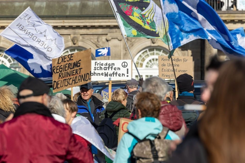 Die "Querdenken"-Bewegung veranstaltete zahlreiche Demonstrationen. (Archivbild)