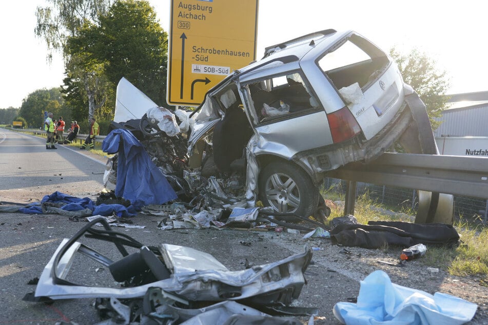 Bei einem schweren Frontalunfall auf der B300 ist am Samstagnachmittag ein 71 Jahre alter Mann ums Leben gekommen.