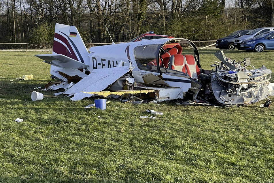 Kleinflugzeug abgestürzt! Pilot kämpft ums Überleben