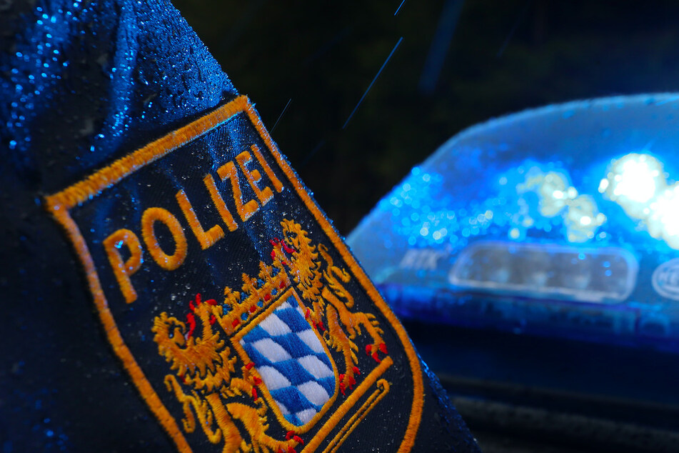 Die Polizei sucht in der Oberpfalz nach dem mutmaßlichen Angreifer. (Symbolbild)
