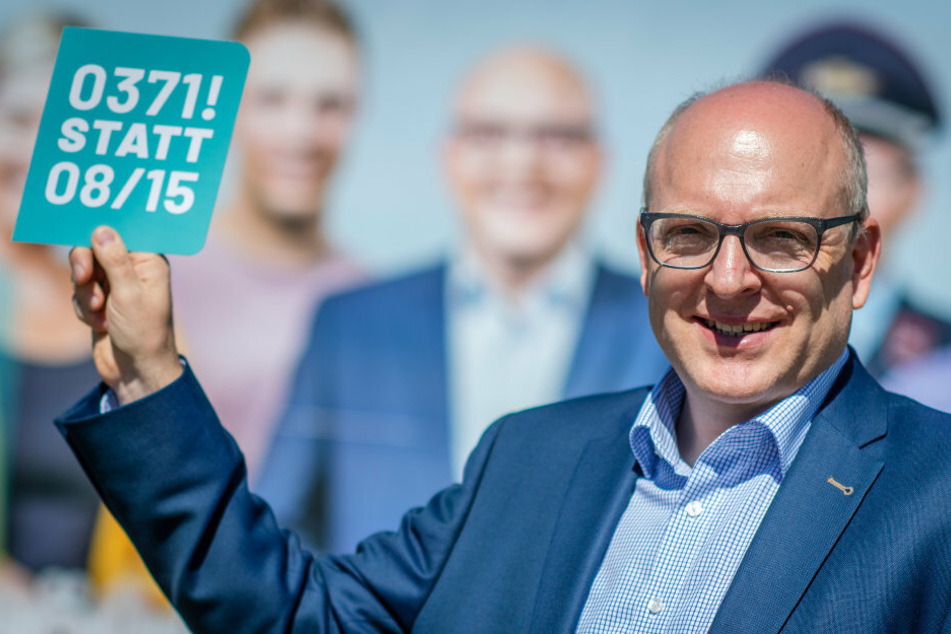 Der Slogan "0371! statt 08/15" und Plakat-Aufkleber sollen auch Bürger in Euba, Röhrsdorf, Wittgensdorf und Einsiedel ansprechen.