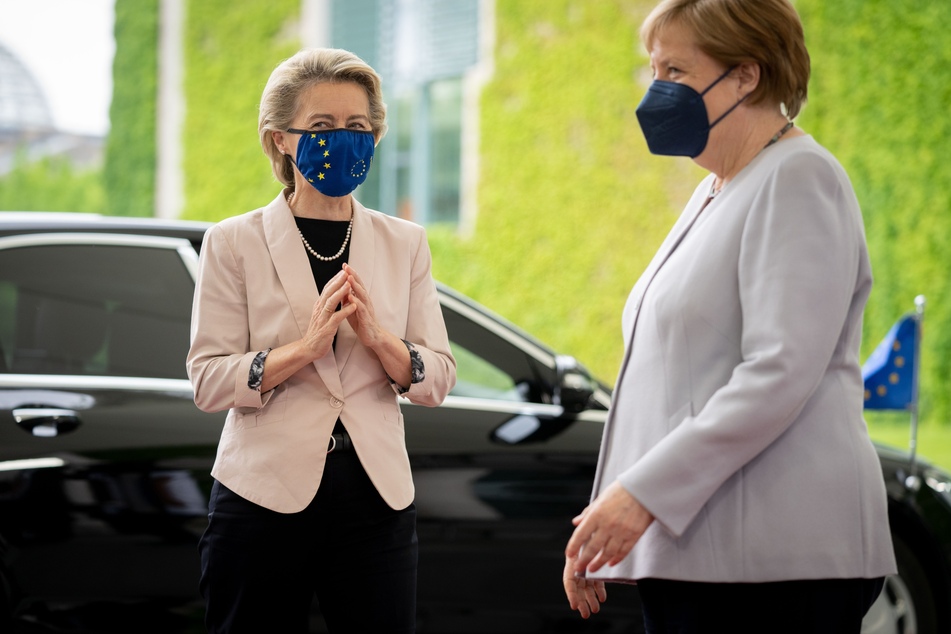 Bundeskanzlerin Angela Merkel (66, CDU) empfängt EU-Kommissionschefin Ursula von der Leyen (62) vor dem Bundeskanzleramt am Dienstag.