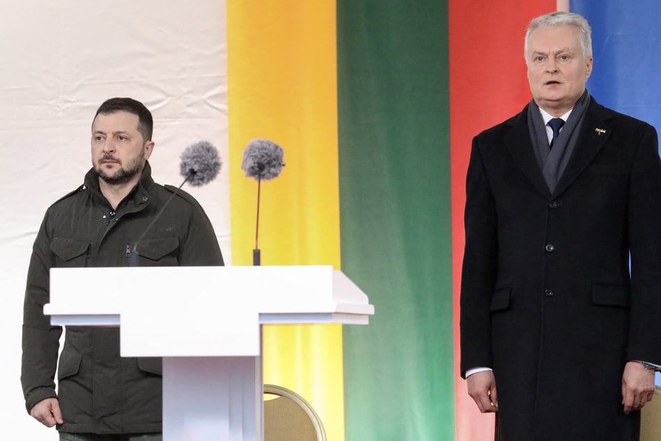 Ukraine's President Zelensky (l) joined Lithuania's President Gitanas Nauseda during a speech on Wednesday.