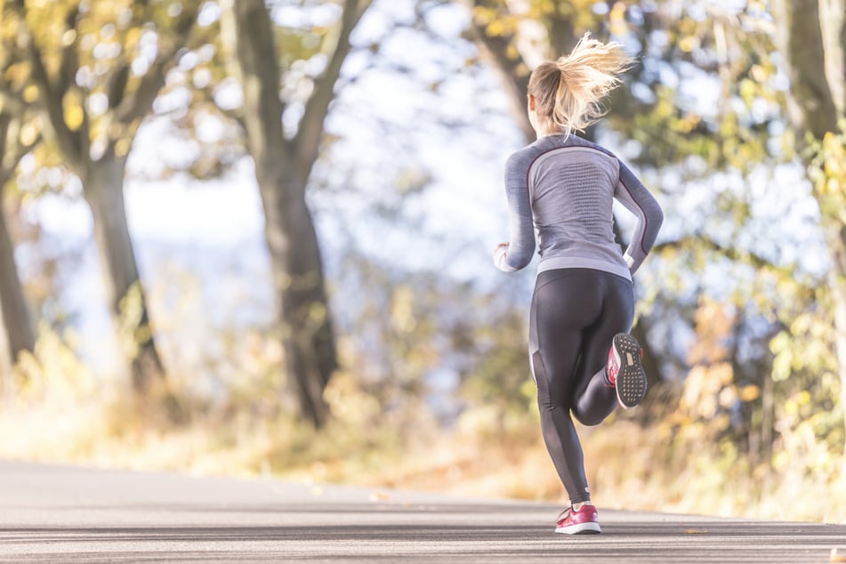 Verstörende Tat! Nackter greift Joggerin im Park an und tötet sie