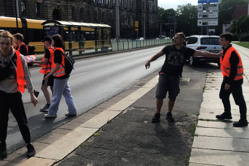 Wütende Verkehrsteilnehmer wollten die Blockade eigenhändig auflösen.