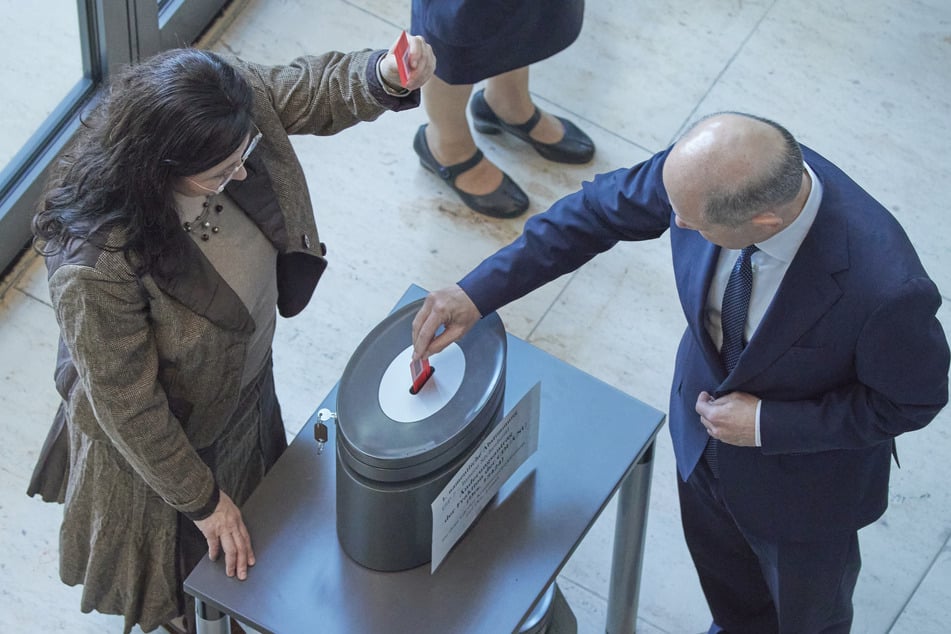 Auch Bundeskanzler Olaf Scholz (66, SPD) stimmte mit ab.