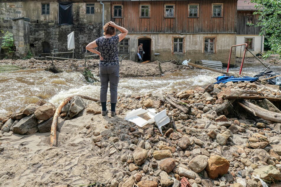 Wie geht es nun weiter? Das fragen sich auch diese massiv geschädigten Hochwasser-Opfer des Ortes Krippen (Sächsische Schweiz).