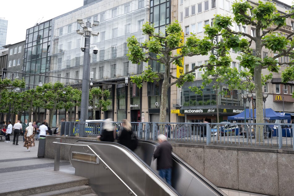 Im Bereich der Frankfurter U-Bahn-Station Konstablerwache kam es in der Nacht zum Sonntag zu einer körperlichen Auseinandersetzung mit schweren Folgen.