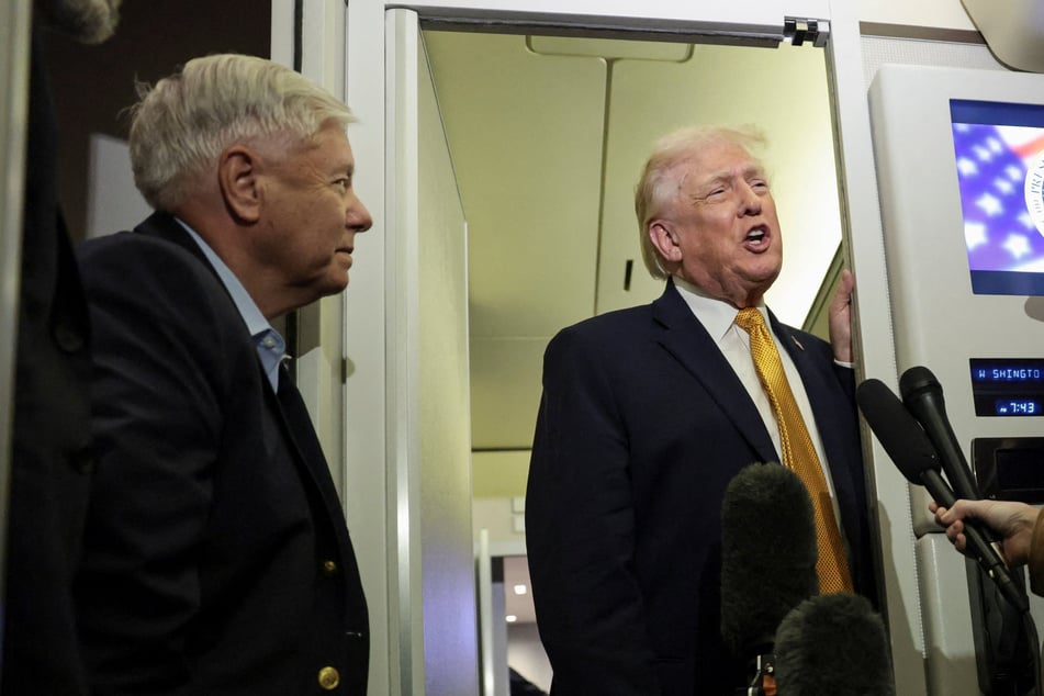 President Donald Trump (r.) again insisted the US would "run" Venezuela after overthrowing its president, Nicolás Maduro in a military attack.