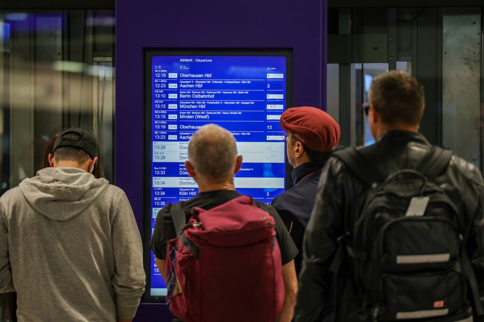 Pendler müssen sich vermutlich noch bis Freitagmittag auf massive Einschränkungen auf der Bahn-Strecke zwischen Düsseldorf und Duisburg einstellen.