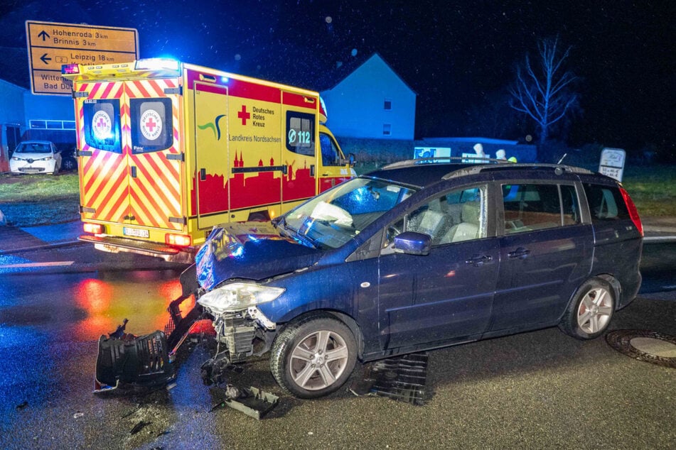 Bei dem Unfall sollen sich mehrere Personen verletzt haben.