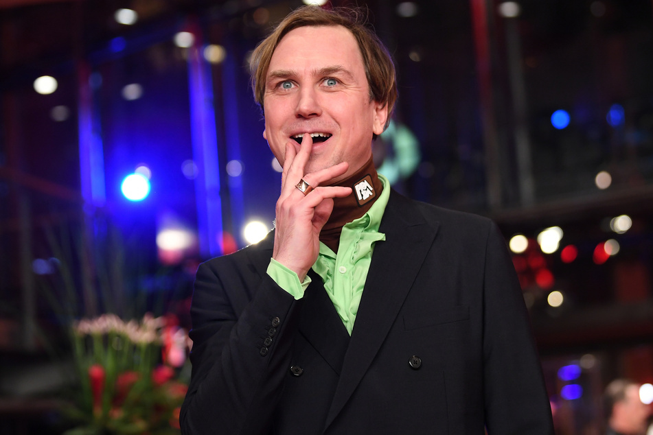 Schauspieler Lars Eidinger (44) kommt zur feierlichen Eröffnung der 69. Berlinale.