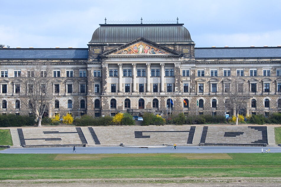 Im altehrwürdigen Finanzministerium kracht es gewaltig.